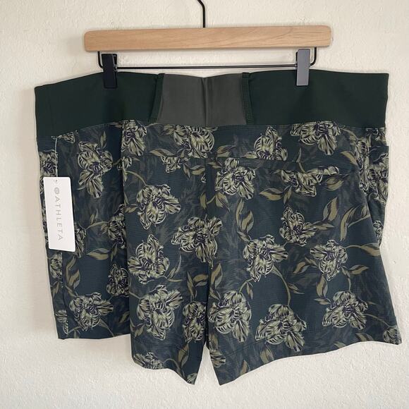 NEW Athleta Trekkie North Printed Shorts Green/Black Floral - Size 20 - Picture 9 of 11